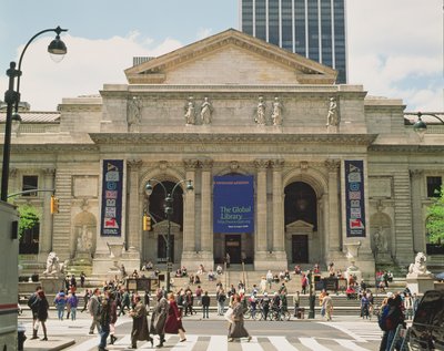 Detalj av fasaden til New York Public Library, åpnet i 1911 av John and Hastings, Thomas Carrere