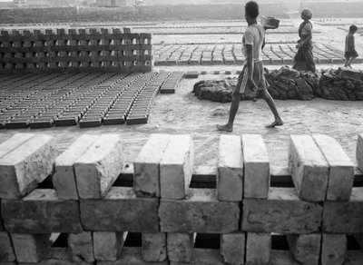 Teglfabrikker i Kolkata, India, 2016 (bilde) av Jon Nicholson