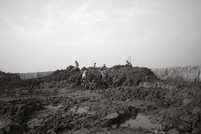 Teglfabrikker i Kolkata, India, 2016 (bilde) av Jon Nicholson