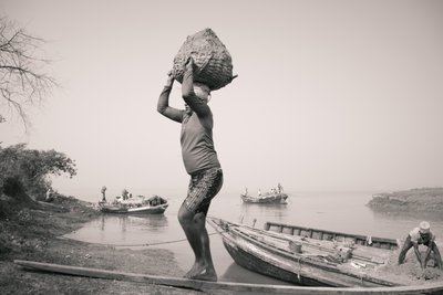 Teglfabrikker i Kolkata, India, 2017 (bilde) av Jon Nicholson