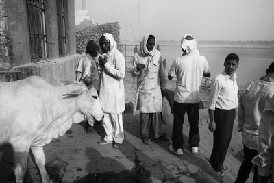 Manikarnika Ghat, Varanasi, 2016 (bilde) av Jon Nicholson