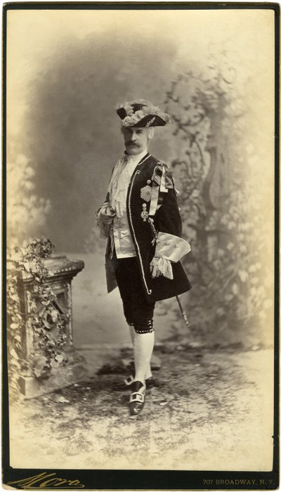 Peter Marie, Kostymeball av José Maria Mora