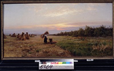 Høst i kveldslyset. (Høst i kveldslyset). To kvinner som jobber i en åker full av høystakker. Maleri av Iosiph Evstafievich Krachkovsky (1854-1914), olje på lerret av Josef Evstafievich Krachkovsky