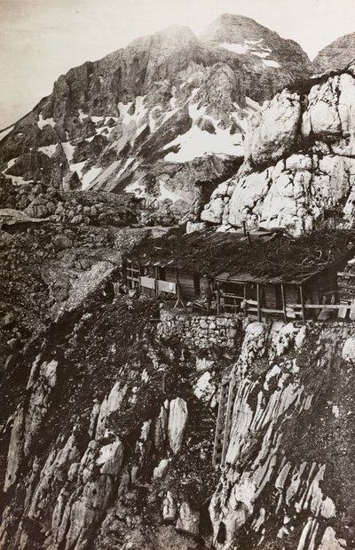 Album "Min verdenskrig - minner fra den sørvestlige fronten i Kärnten, Italia, Trentino-Alto Adige) 31/03/1915-12/11/ 1918 - Josef Zohles Wien ": militærleirfjell (s/hv) av Josef Zohles