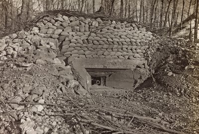 Album "Min verdenskrig - minner fra den sørvestlige fronten i Kärnten, Italia, Trentino-Alto Adige) 31/03/1915-12/11/ 1918 - Josef Zohles Vienna ": militærbunker med kanon av Josef Zohles