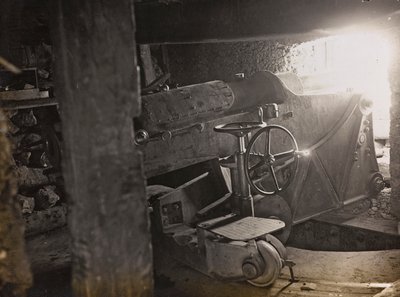 Album "Min verdenskrig - minner fra den sørvestlige fronten i Kärnten, Italia, Trentino-Alto Adige) 31/03/1915-12/11/ 1918 - Josef Zohles Vienna ": artilleristykke (s/hv-foto) av Josef Zohles