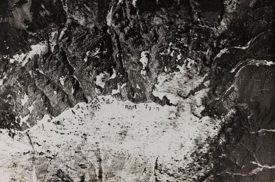 Album "Min verdenskrig - minner fra den sørvestlige fronten i Kärnten, Italia, Trentino-Alto Adige) 31/03/1915-12/11/ 1918 - Josef Zohles Wien ": luftfoto av krigssonen av Josef Zohles
