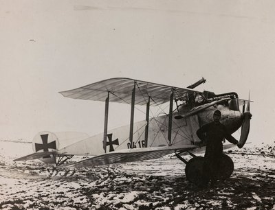 Album "Min verdenskrig - minner fra den sørvestlige fronten i Kärnten, Italia, Trentino-Alto Adige) 31/03/1915-12/11/ 1918 - Josef Zohles Wien ": Østerriksk fly (s/hv-foto) av Josef Zohles