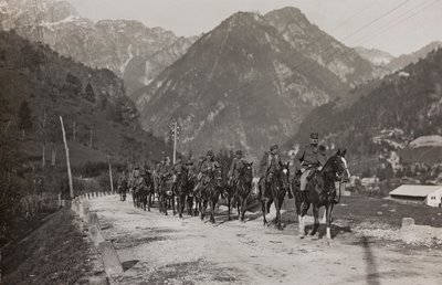 Album "Min verdenskrig - minner fra den sørvestlige fronten i Kärnten, Italia, Trentino-Alto Adige) 31/03/1915-12/11/ 1918 - Josef Zohles Wien ": soldater fra kavaleriet (b/ av Josef Zohles