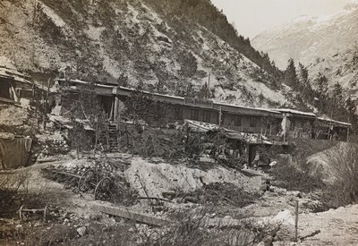 Album "Min verdenskrig - minner fra den sørvestlige fronten i Kärnten, Italia, Trentino-Alto Adige) 31/03/1915-12/11/ 1918 - Josef Zohles Vienna ": militærbrakke (s/hv-bilde) av Josef Zohles