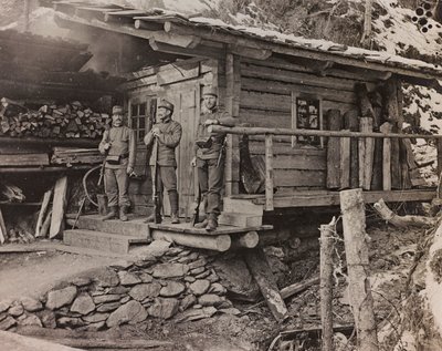 Album "Min verdenskrig - minner om den sørvestlige fronten i Kärnten, Italia, Trentino-Alto Adige) 31/03/1915-12/11/ 1918 - Josef Zohles Wien ": boligoffiserer (s/hv-foto) av Josef Zohles