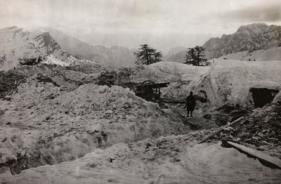 Album "Meine weltkriegs - Erinnerungen South-West Front (Kärnten, Italia, Sør-Tirol) (Min verdenskrig - minner fra den sørvestlige fronten i Kärnten, Italia, Trentino-Alto Adige) 31/03/1915-12/11/ 1918 - Josef Zohles Wien ": skyttergraver i snøen på av Josef Zohles