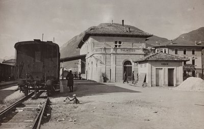 Album "Min verdenskrig - minner om den sørvestlige fronten i Kärnten, Italia, Trentino-Alto Adige) 31/03/1915-12/11/ 1918 - Josef Zohles Wien ": stasjonen i Tolmezzo (s/hv ph) av Josef Zohles
