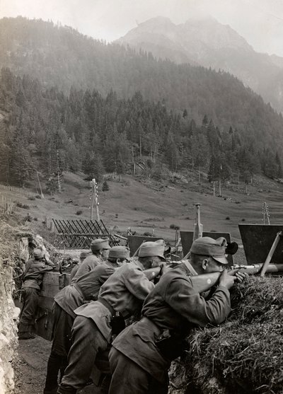 Album "Min verdenskrig - minner fra den sørvestlige fronten i Kärnten, Italia, Trentino-Alto Adige) 31/03/1915-12/11/ 1918 - Josef Zohles Vienna ": soldater i skyttergravene (f. av Josef Zohles