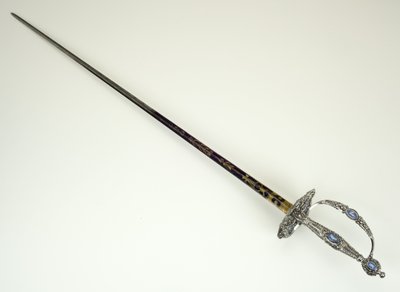 Smallsword, ca. 1790 (fasettert, polert, blånet og forgylt stål med jern- og jaspisvarer) av Josiah Wedgwood