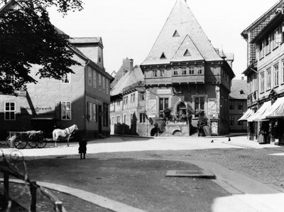 Et gammelt hotell på torget i Goslar, ca. 1910 av Jousset