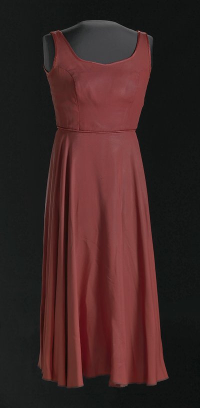 Kostymekjole til Lady in Red fra for fargede jenter... på Broadway, 1976-1978. av Judy Dearing