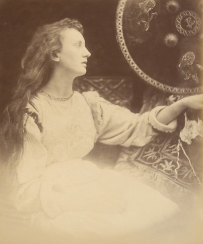 Elaine the Lily - Maid of Astolat, 1874. av Julia Margaret Cameron