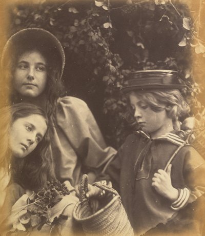 Elizabeth Keown, Kate Keown og Freddy Gould av Julia Margaret Cameron
