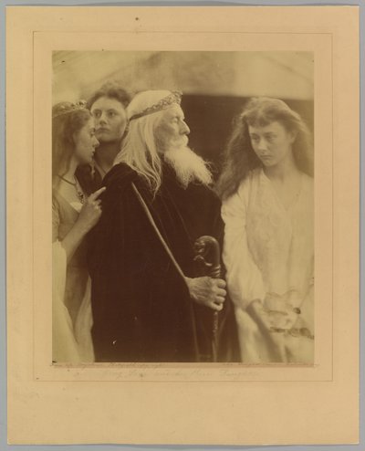 Kong Lear tildeler sitt kongerike til sine tre døtre av Julia Margaret Cameron