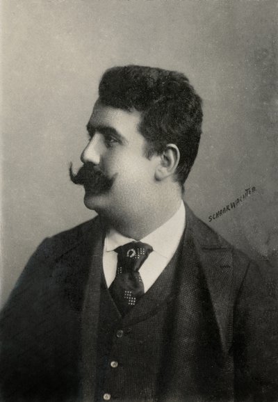Portrett av den italienske komponisten Ruggero Leoncavallo (bilde) av Julius Cornelius Schaarwachter