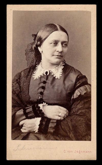 Portrett av Clara Schumann (1819-1896), av Jagemann, Carl von (1819-1883). Albumin bilde av Karl von Jagemann