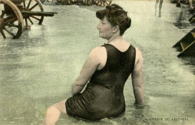 Kvinne i badedrakt, ca. tidlig på 1900-tallet (postkort) av David Mosé