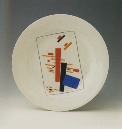 Tallerken med suprematistisk dekorasjon av Kazimir Severinovich Malevich