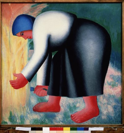 En høster. Portrett av en bøyd, barbeint bondekvinne som høster korn. Maleri av Kasimir Severinovich Malevitch (Malevich, Malevic) (1878-1935), olje på tre av Kazimir Severinovich Malevich