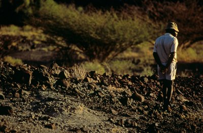 Fossiljegeren Kamoya Kimeu, lederen av hominidgjengen, 2008 (bilde) av Kenneth Garrett