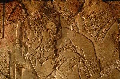 Tronbenk for tempel 19, Palenque, Mexico, utskjæring av Akhal Mo Nab, 2005 (bilde) av Kenneth Garrett
