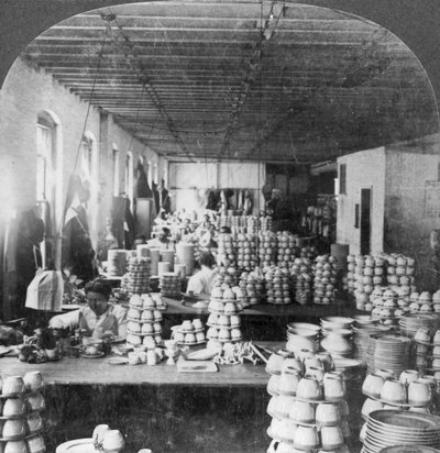Kunstnere som dekorerer porselensvarer, Trenton, New Jersey, USA, tidlig på 1900-tallet av Keystone View Company