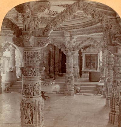 Interiør, Dilwara-tempelet, Abu-fjellet, India, 1901. av Keystone View Company