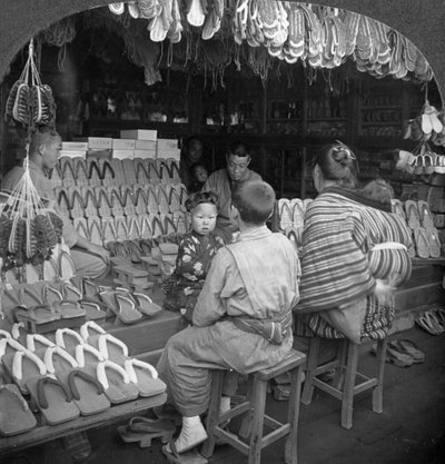 Japansk skobutikk, tidlig på 1900-tallet av Keystone View Company