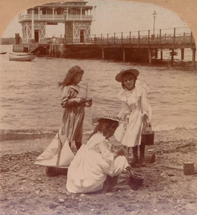 Spille på stranden c1900 av Keystone View Company