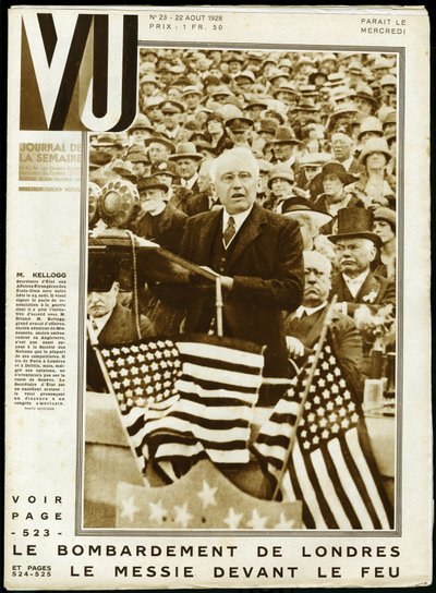 Portrett av Frank Billings Kellogg (1856-1937), amerikansk politiker, senator i Minnesota og utenriksminister fra 1925 til 1929, og Nobels fredspris i 1929, under en tale på en amerikansk kongress. Keystone-fotografering, for forsiden av den ukentlige VU av Keystone View Company