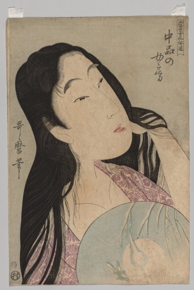 Byste av kvinne med løst hår som holder vifte av Kitagawa Utamaro