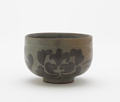 Beger med design av peonblomster, første halvdel av 1100-tallet av Korean School