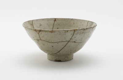 Tebolle (koraijawan), andre halvdel av 1500-tallet (porselen med gjennomsiktig, lyseblå glasur, reparasjoner av gulllakk) av Korean School