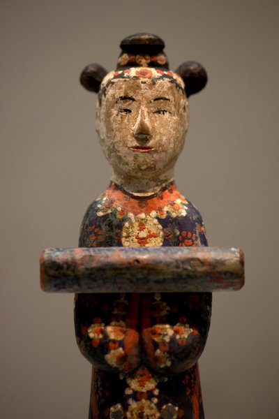 Dekorativ figur av en grav. Polykrom utskåret tre, sen Joseon (Choson) periode av Korean School
