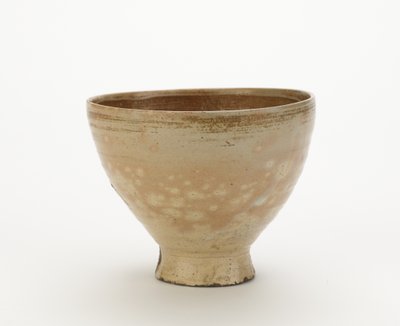 Tebolle, Goki-type, tidlig 1700-tall (steintøy med gjennomsiktig glasur) av Korean School