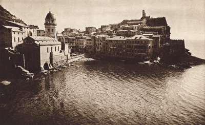 Italia: Vernazza, Riviera (s/hvitt bilde) av Kurt Hielscher