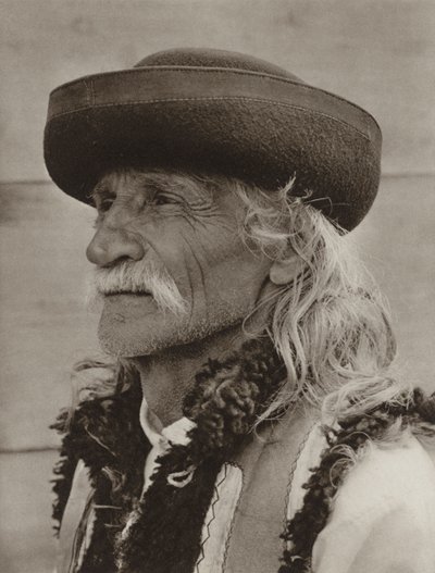 Romania: Arbora, gammel bonde (s/hvitt bilde) av Kurt Hielscher