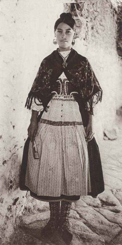 Spania: Lagartera-kostyme, provinsen Toledo (s/hvitt-bilde) av Kurt Hielscher