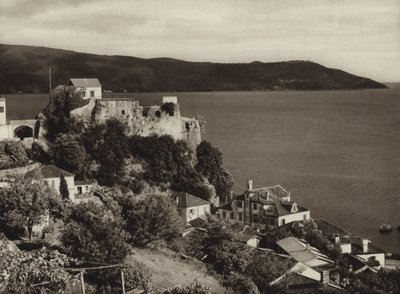 Jugoslavia: Castelnuovo ved Cattaro-bukten (s/hvitt-bilde) av Kurt Hielscher