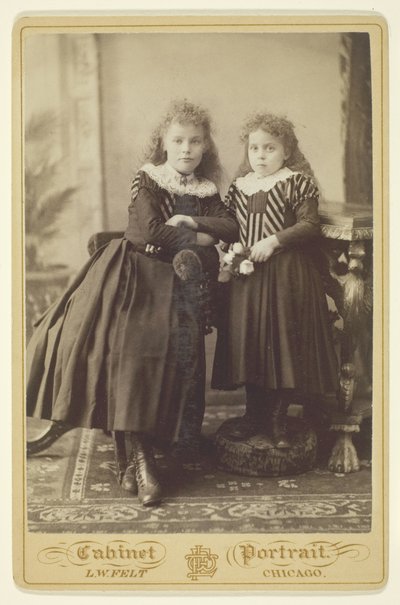 Uten tittel (To søstre) av L. W. Felt
