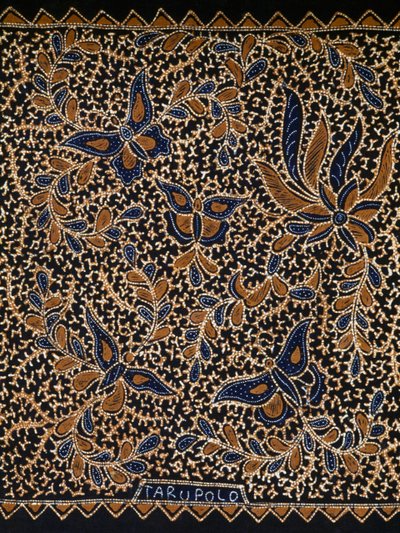 Batikk med tradisjonell sommerfugl- og blomsterdekorasjon, Java, Indonesia, detalj av Amadeo (after) Modigliani