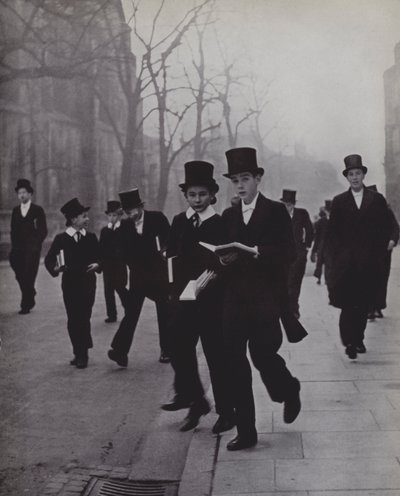 Mellom kapell og skole, Eton (s/hvitt bilde) av Laszlo Moholy-Nagy