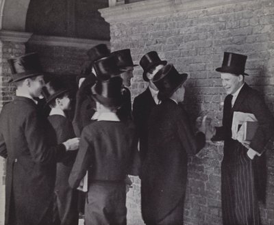 Eton-gutter, sladder (s/hvitt-bilde) av Laszlo Moholy Nagy
