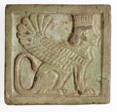 Plakett med bevinget persisk sfinks, ca. 525-401 f.Kr. (støpt fajanse) av Late Period Egyptian